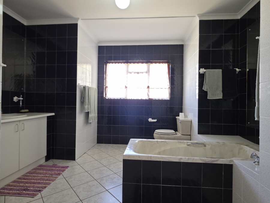 9 Bedroom Property for Sale in Noorsekloof Eastern Cape